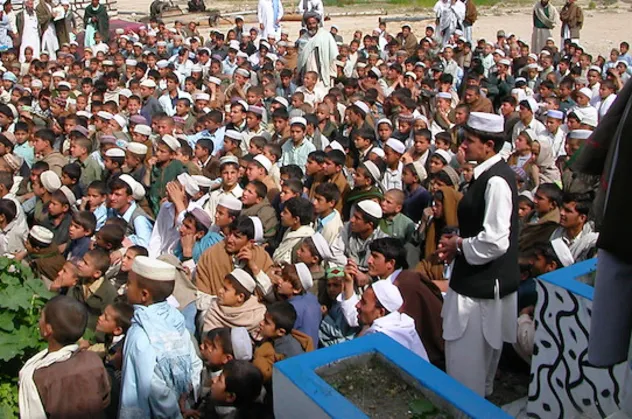 Afganistan'da FETÖ'ye ait okula baskın