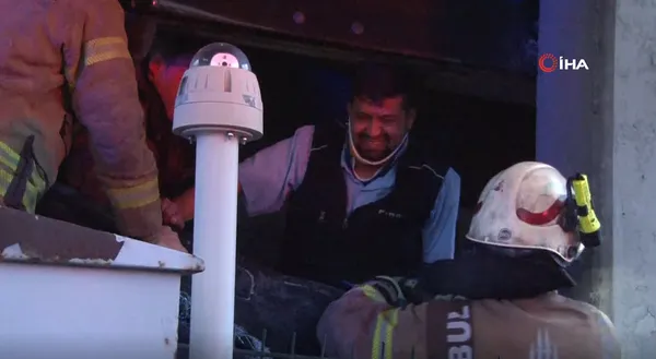 son-dakika-istanbulda-trafigi-kilitleyen-kaza-tir-giselere-carpti-1611555633293.jpg SON DAKİKA: İstanbul'da trafiği kilitleyen kaza! Tır gişelere çarptı-5