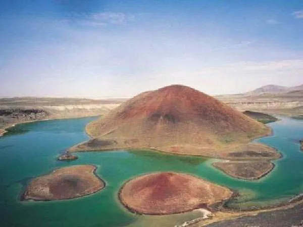 dunyanin-nazar-boncugu-olarak-bilinen-meke-golu-haritadan-silinme-noktasinda-1610084762763.jpg Dünyanın nazar boncuğu olarak bilinen Meke Gölü haritadan silinme noktasında-7