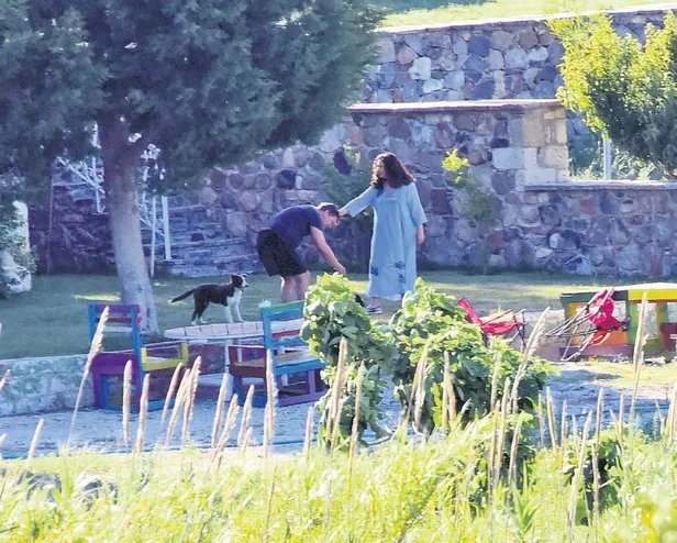 beyaz-saray-1592603062726.jpeg Beyazıt Öztürk tatil için Çeşme'de malikane tuttu! Kira bedeli dudak uçuklattı-1