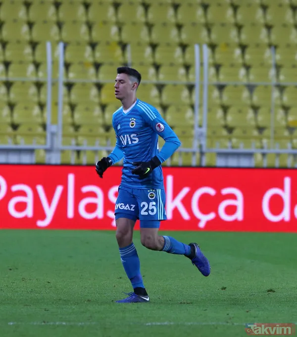 Fenerbahçe, Berke Özer ile kaleyi kapatamıyor! Performansı tartışmaya yol açtı... - 12