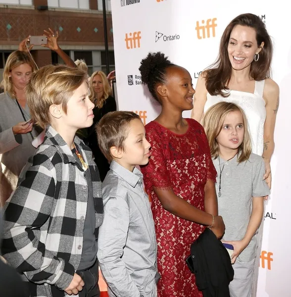 Angelina Jolie’nin yeni sevgilisi mi var?-5