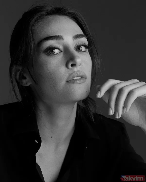 Ramo'nun ve Diriliş Ertuğrul'un yıldızı Esra Bilgiç yırtmaçlı elbisesi ile sosyal medyayı yıktı geçti! Gören dönüp bir daha baktı - 3