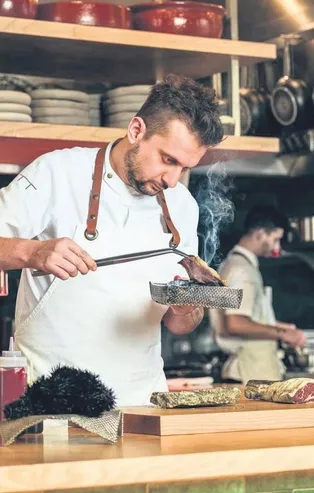 Fatih Tutak'ın bir anda yıldızı patladı! Restoranında yer bulamayan ünlüler 'hatır telefonuna' sarıldı