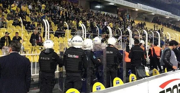 Fenerbahçeli taraftarlar stadı terk etmedi