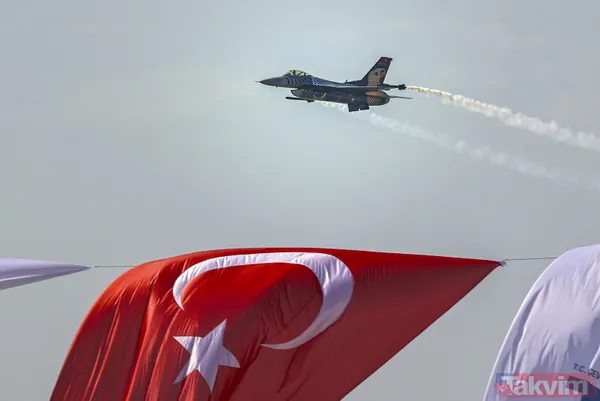 Fethin 569. yılında Atatürk Havalimanı'nda büyük coşku! İlk fidanı Başkan Erdoğan dikti, SOLOTÜRK'ten nefes kesen gösteri - 7