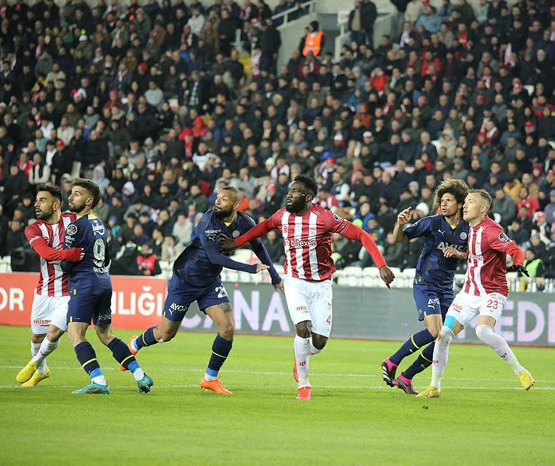 Fenerbahçe'de 3 isim için şok! 'Kadromda istemiyorum' - 2