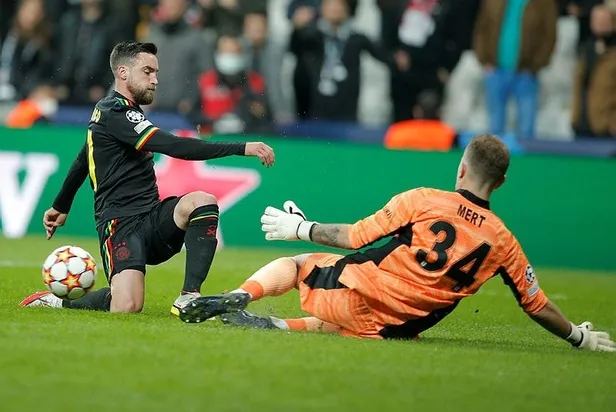 ajax-yenilgisine-ragmen-besiktas-taraftari-sergen-yalcina-tam-destek-verdi-1637791555126.jpeg Ajax yenilgisine rağmen Beşiktaş taraftarı Sergen Yalçın'a tam destek verdi-3