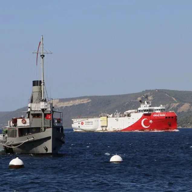 Oruç Reis Çanakkale Boğazı’ndan geçti
