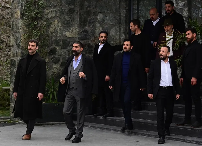 ben-bu-cihana-sigmazam-61-bolum-2-fragmani-yayinlandi-plan-ise-yaramazsa-senin-canini-alirim-1710684276269.jpg Ben Bu Cihana Sığmazam 61. bölüm 2. fragmanı yayınlandı: Plan işe yaramazsa senin canını alırım!-3