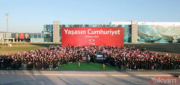 Başkan Erdoğan Togg'un direksiyonunda: Tekerine taş değmesin... Araç rengi için işaret ettiği Emine Erdoğan kararını verdi - 23