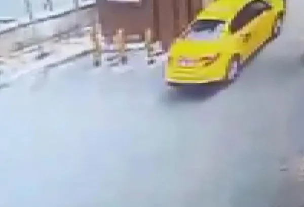 kamera-taksicinin-caniligini-kaydetti-eyupsultanda-kopegi-araciyla-ezerek-oldurdu-1623141863072.jpg