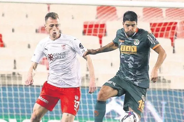 Portekiz medyasından bomba iddia! Galatasaray Joao Novais ile ilgileniyor