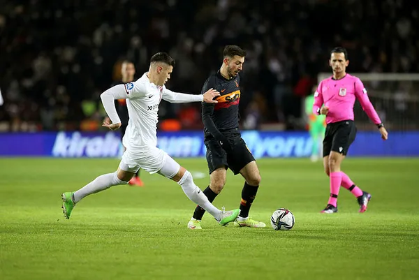 galatasarayda-sezonun-hayal-kirikligi-halil-dervisoglu-35-ayda-sadece-1-gol-1642407558150.jpg Galatasaray'da sezonun hayal kırıklığı Halil Dervişoğlu! 3.5 ayda sadece 1 gol-4