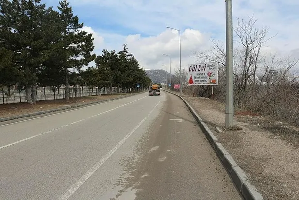 Isparta'da başıboş sokak köpeklerinden korkup yola atlayan 20 yaşındaki Rabia Kallı hayatını kaybetti-6