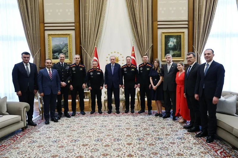 baskan-erdogan-ax-3-uzay-misyonu-murettebatini-kabul-etti-1717506410747.jpeg