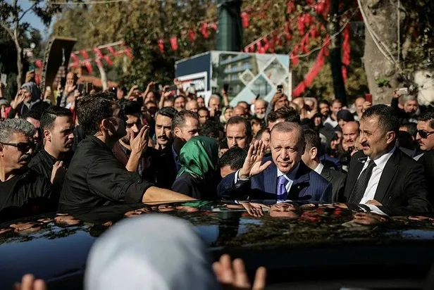 Son dakika: Başkan Erdoğan İstanbul'da Muhammet Emin Akbaşoğlu'nun annesi Nevin Akbaşoğlu'nun cenaze törenine katıldı-2