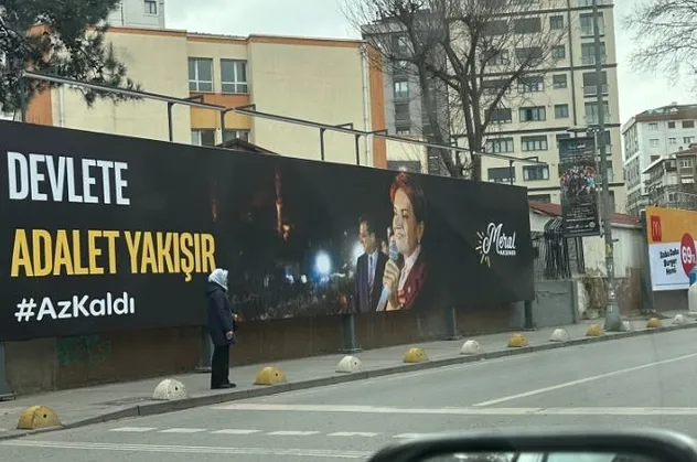 Saraçhane tiyatrosu sonrası ikinci bomba! İyi Parti afişleri astı bile: Akşener ve İmamoğlu yan yana