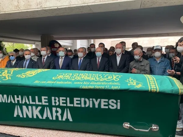 Kemal Kılıçdaroğlu ve Muharrem İnce, Bekir Coşkun’un cenazesinde yan yana saf tuttu ama konuşmadı