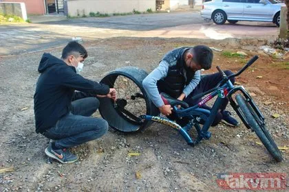 Kocaeli Gebze’de iki arkadaş 50 liraya hurdadan yaptıkları bisikletleri 1300 liraya satıyor