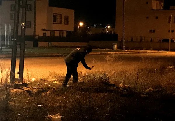 tek-elle-teli-tutunca-elektrik-carpmaz-diyen-genc-feci-sekilde-yanarak-can-verdi-1639374943350.jpg "Tek elle teli tutunca elektrik çarpmaz" diyen genç feci şekilde yanarak can verdi-4