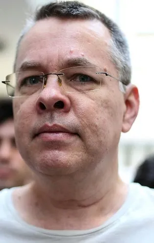 FETÖ elebaşına ev sahipliği yapan ABD'den Türkiye'ye papaz tehdidi!