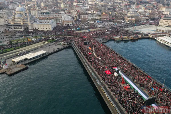 Galata'dan şehitlerimiz ve Filistin için dünyaya haykırış... İsimleri tek tek okundu | Tarihi günden tarihi kareler! - 43