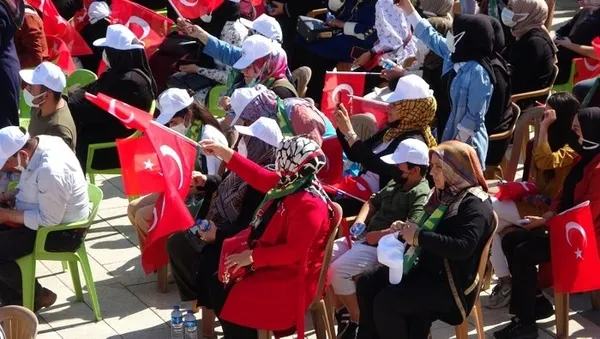 son-dakika-baskan-recep-tayyip-erdogandan-malazgirt-zaferinin-950-yil-donumu-kutlama-programinda-onemli-aciklamalar-1629968330062.jpg SON DAKİKA: Başkan Recep Tayyip Erdoğan Malazgirt'ten seslendi: Söz veriyoruz yolumuzun kesilmesine rıza göstermeyeceğiz-16