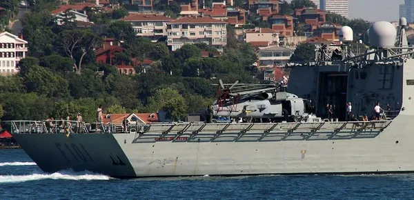 NATO tatbikatinden dönen savaş gemileri peş peşe Boğaz'dan geçti-3