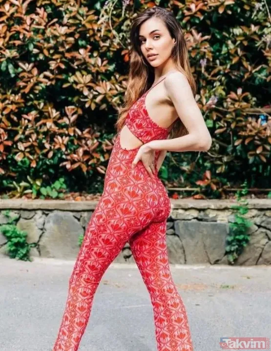 Eser Yenenler'in eşi Berfu Yenenler'den olay kare! Daracık tulumuyla poz verdi görenlerin ağzı açık kaldı: "Buket Aydın olmuşsun" - 4