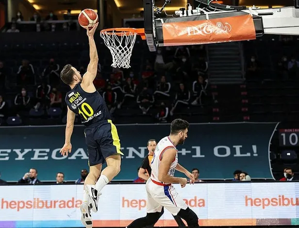 anadolu-efes-fenerbahce-beko-basketbol-macinda-kavga-chris-singleton-ve-melih-mahmutoglu-birbirine-girdi-1622919115167.jpeg