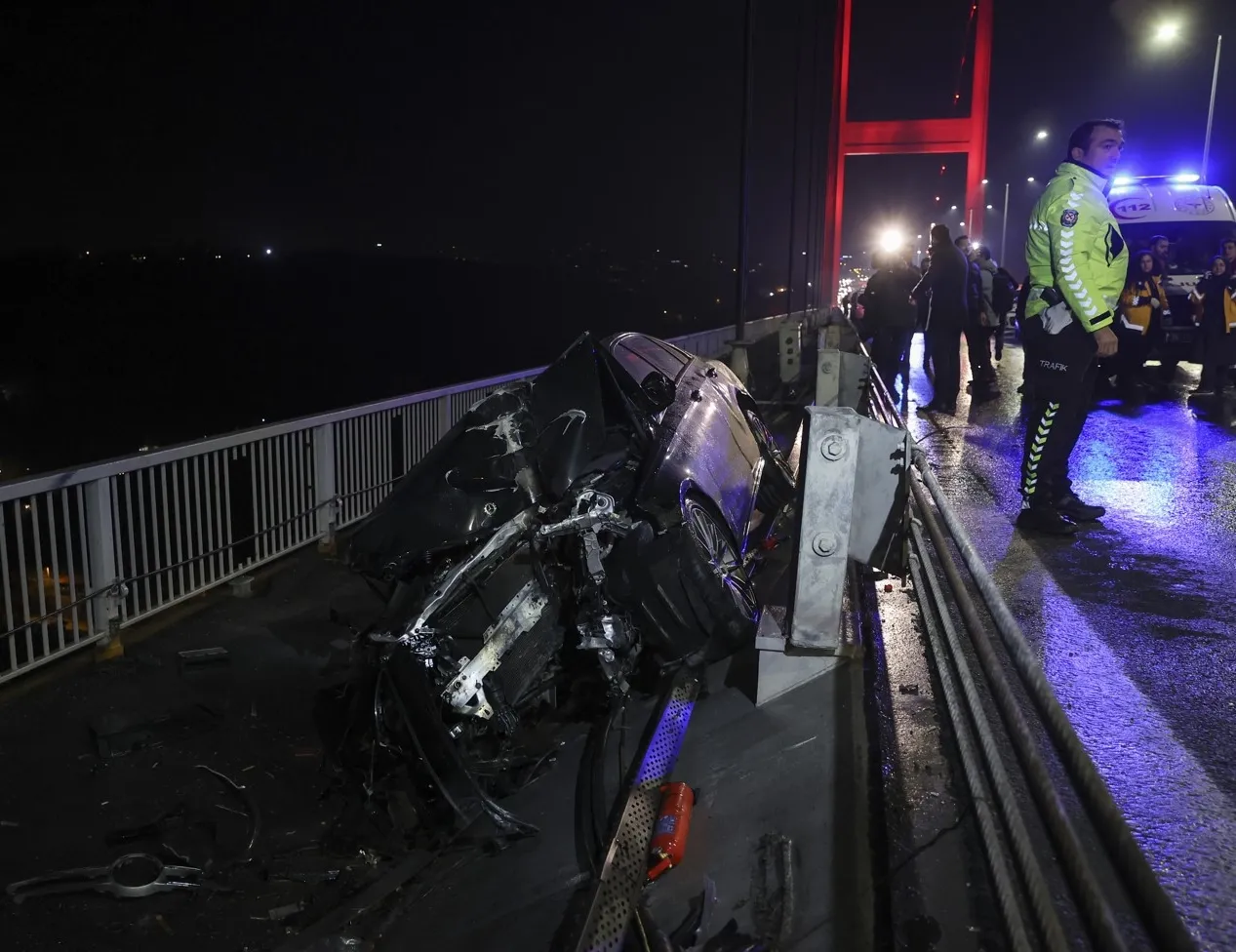 Köprüde faciaya ramak kala