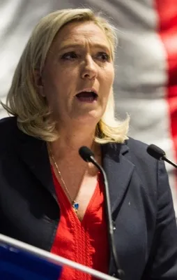 İslam düşmanı Le Pen'e büyük tokat!