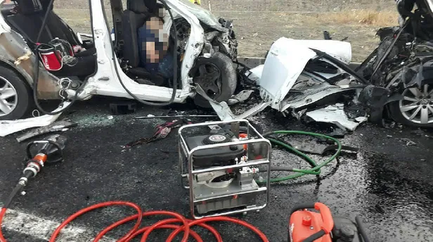 Son dakika: Erzincan'da katliam gibi kaza! 7 ölü, 3 yaralı-2