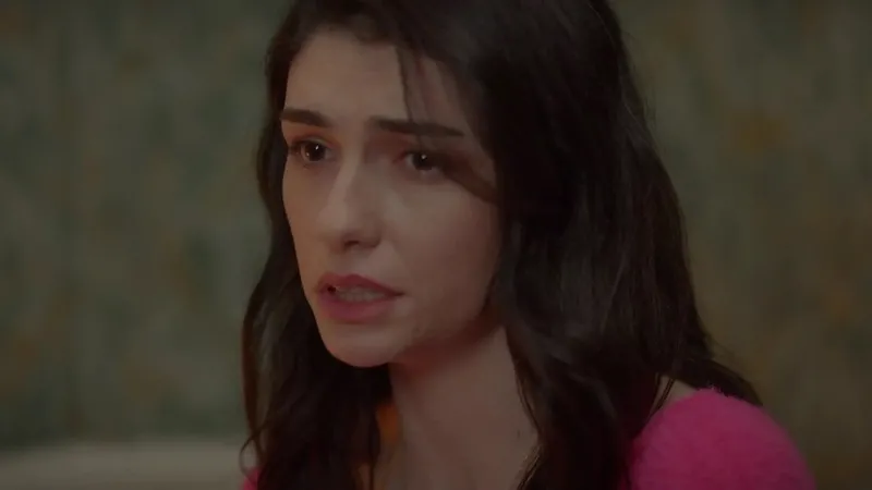 inci-tanelerinde-sicagi-sicagina-2-ayrilik-diziyi-finalin-kiyisina-getirdi-veda-1711709243484.jpeg Veda gongları çalıyor! İnci Taneleri'nde sıcağı sıcağına 2 ayrılık; Dizi finalin kıyısında!-8