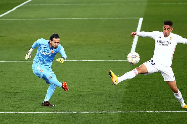 Real Madrid, Valencia'yı rahat geçti