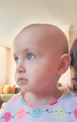Kanser hastası minik Duru'nun ailesi Türkiye’ye çağrı yaptı: Dua ve yardım bekliyoruz