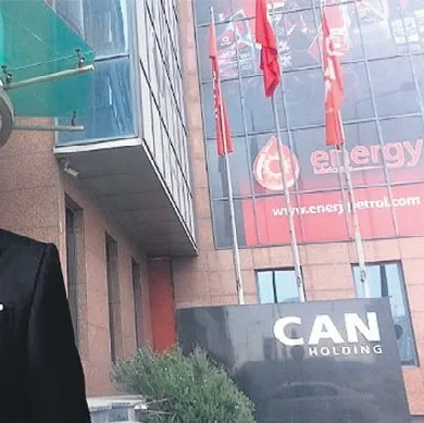 Kara para bavullarla taşındı