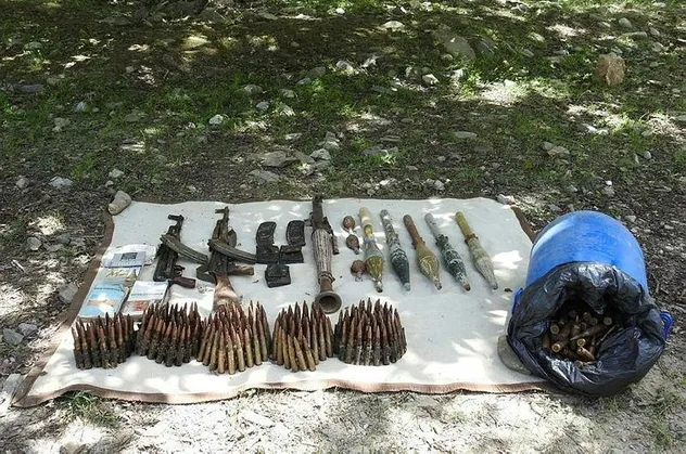 Son dakika: Hakkari'de PKK'lı teröristlere ait silah ve mühimmat ele geçirildi