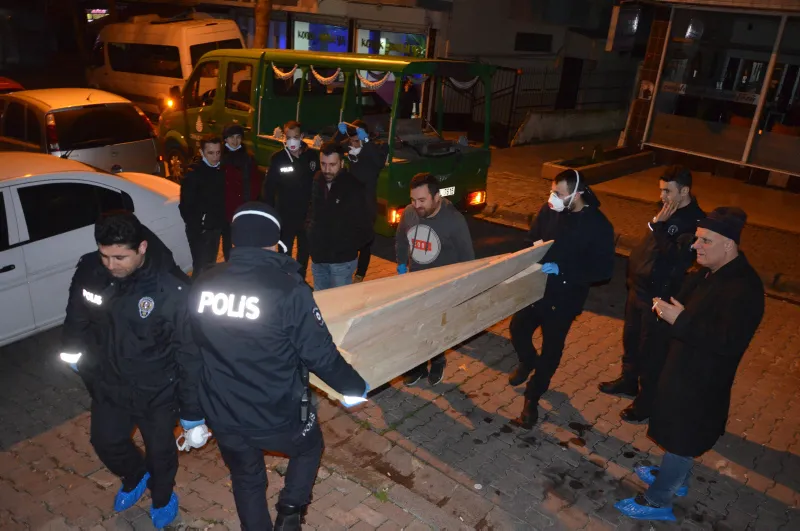 İstanbul'da koku yayılan bazadan kadın cesedi çıktı - 3
