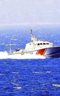 Yunan botu kaçacak delik aradı