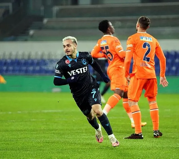 trabzonsporun-genc-yildizi-yusuf-saridan-messi-golu-1613773006494.jpeg Trabzonspor'un genç yıldızı Yusuf Sarı'dan Messi golü!-2