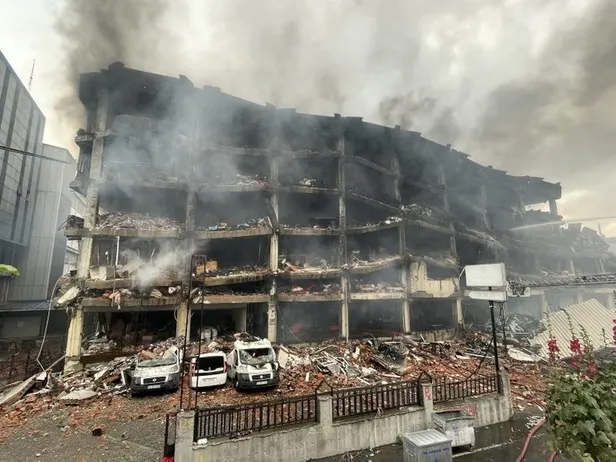 Başakşehir'de çıkan yangın günlerdir söndürülemedi! İşte felaketin görüntüleri-2