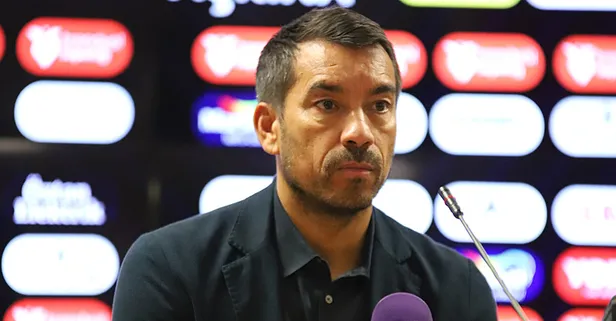 van Bronckhorst'tan Semih Kılıçsoy açıklaması: Kendisini geliştirmeli!