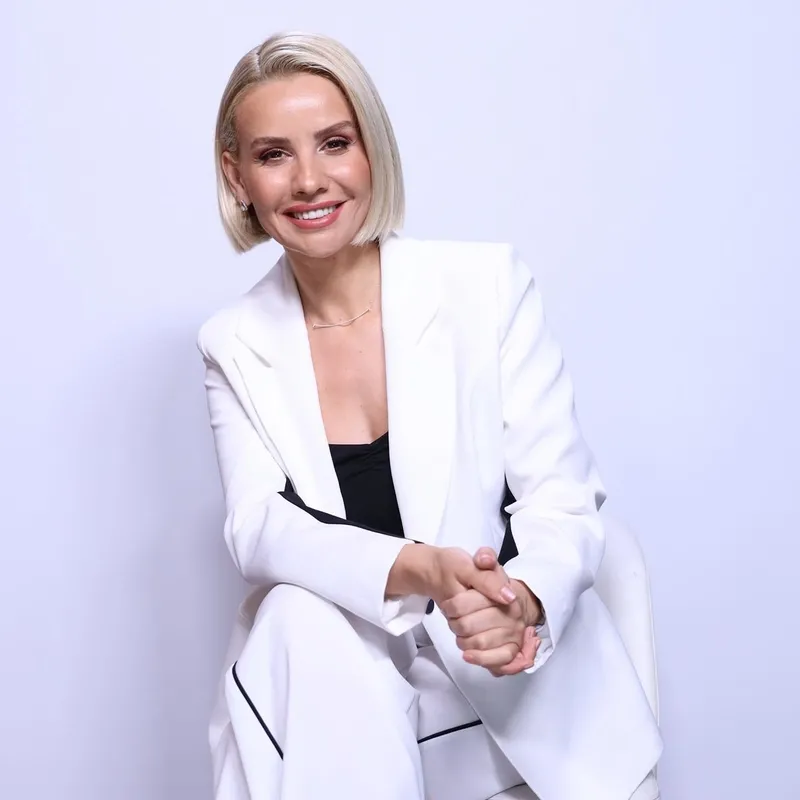 esra-erolun-komando-antrenmani-unlu-sunucunun-formda-kalma-sirri-ortaya-cikti-1772714129905.jpg Esra Erol'un komando antrenmanı! Ünlü sunucunun formda kalma sırrı ortaya çıktı-6