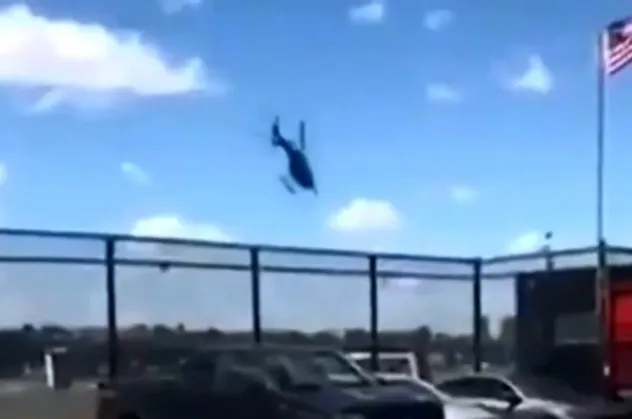 New York'ta helikopter nehre düştü