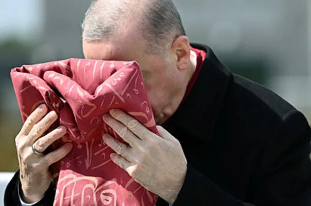 Başkan Erdoğan'a hediye edilmişti! O sancağın hikayesi ortaya çıktı