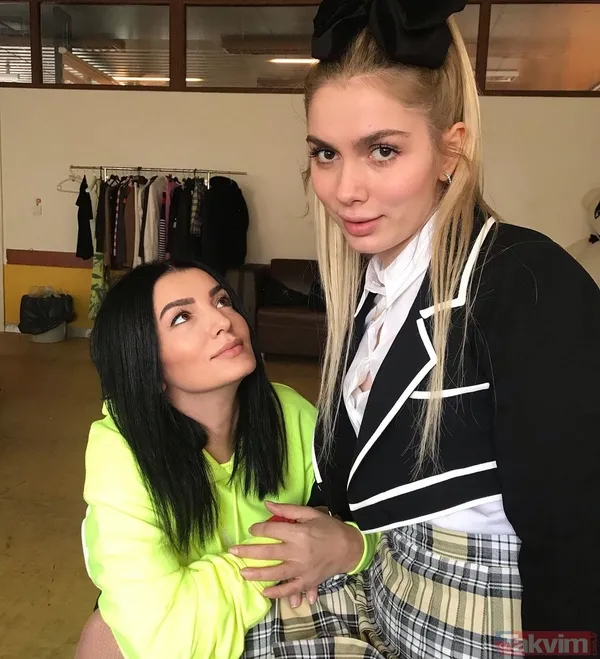 Aleyna Tilki'nin annesi Havva Öztel kızını gölgede bıraktı! Derin yırtmaçlı siyah elbisesi ile nefes kesti gören dönüp bir daha baktı - 4