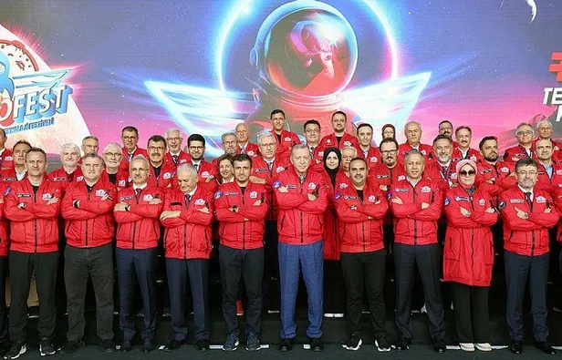 baskan-erdogandan-teknofestte-yerel-secim-mesaji-fetret-devri-yasayan-sehirlerimizi-tekrar-hizmetle-bulusturac-1695989829711.jpeg Başkan Erdoğan'dan TEKNOFEST'te yerel seçim mesajı: Fetret devri yaşayan şehirlerimizi tekrar hizmetle buluşturacağız-2