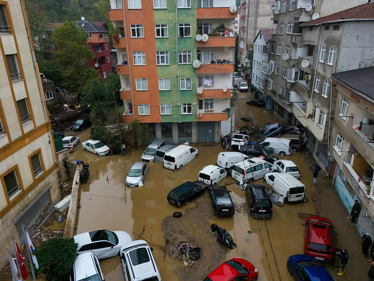 bakan-ciftci-aci-bilancoyu-acikladi-3-olu-6-kayip-sel-bolgesine-pes-pese-hayati-uyarilar-1792090652997.jpeg Bakan Çiftçi acı bilançoyu açıkladı: 3 ölü, 6 kayıp! Sel bölgesine peş peşe hayati uyarılar-5